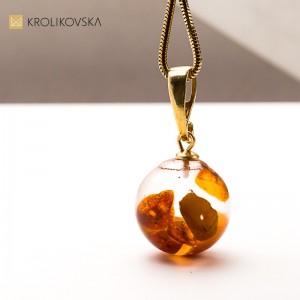 Unikatowy naszyjnik handmade z bursztynem – sztuka do noszenia.