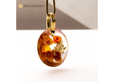 Nowoczesny naszyjnik z bursztynem – biżuteria artystyczna Królikovska.