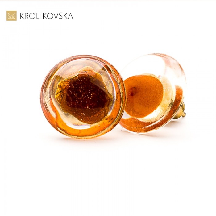 Wkrętki z bursztynem- nowoczesna biżuteria artystyczna.