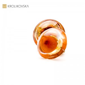 Wkrętki z bursztynem- nowoczesna biżuteria artystyczna.