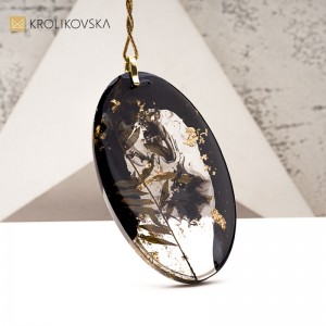 Naszyjnik z żywicy z motywem lata – unikalna biżuteria ręcznie robiona