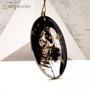 Naszyjnik z żywicy z motywem lata – unikalna biżuteria ręcznie robiona