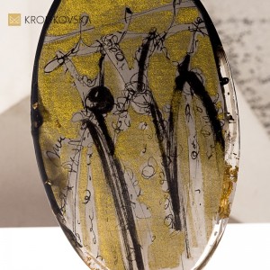 Naszyjnik z żywicy z grafiki sukienki – unikatowa biżuteria.ręcznie robiona