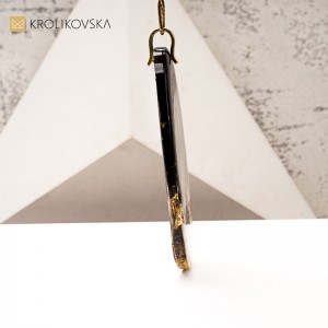 Naszyjnik z żywicy z grafiki sukienki – unikatowa biżuteria.ręcznie robiona