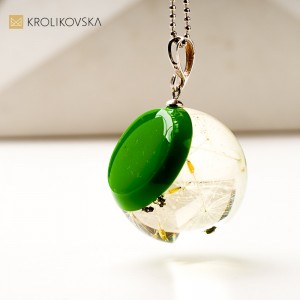 Naszyjnik z dmuchawcem – klasyczny symbol miłości.