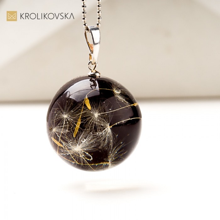 Naszyjnik z dmuchawcem – blask i marzenia.