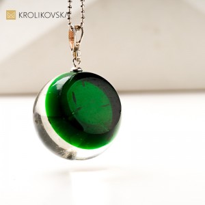 Naszyjnik z kulą – prostota i harmonia.