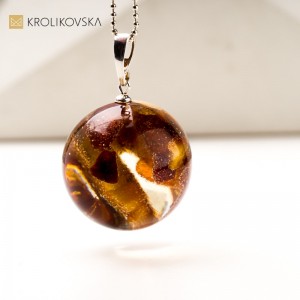 Naszyjnik z geometrycznym kształtem – nowoczesny styl.