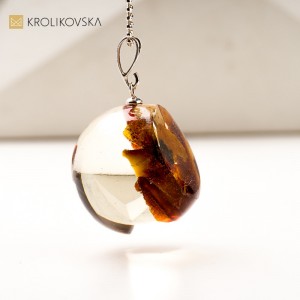 Naszyjnik z geometrycznym kształtem – nowoczesny styl.