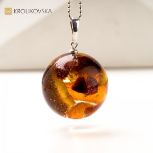 Naszyjnik z geometrycznym kształtem – nowoczesny styl.