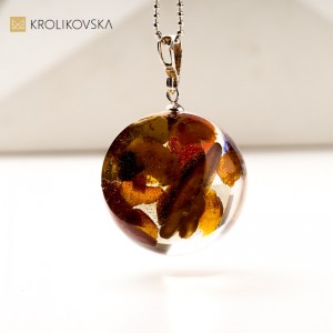 Naszyjnik z geometrycznym kształtem – nowoczesny styl.