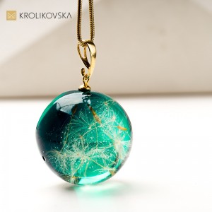 Naszyjnik z żywicy z zatopionym dmuchawcem – prezent dla kobiety