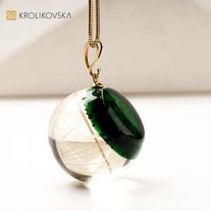 Naszyjnik z żywicy z motywem lata – unikatowa biżuteria ręcznie robiona