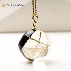 Naszyjnik z żywicy z motywem lata – unikatowa biżuteria ręcznie robiona