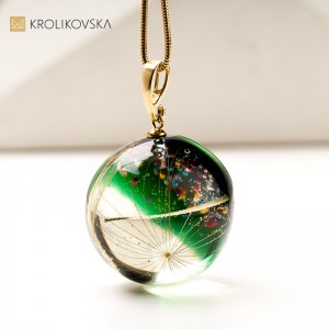 Naszyjnik z żywicy z motywem lata – unikatowa biżuteria ręcznie robiona