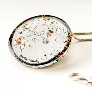 Biżuteria artystyczna - naszyjnik ręcznie malowany  z listkami i koralikami