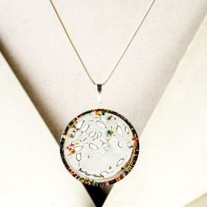 Biżuteria artystyczna - naszyjnik ręcznie malowany  z listkami i koralikami