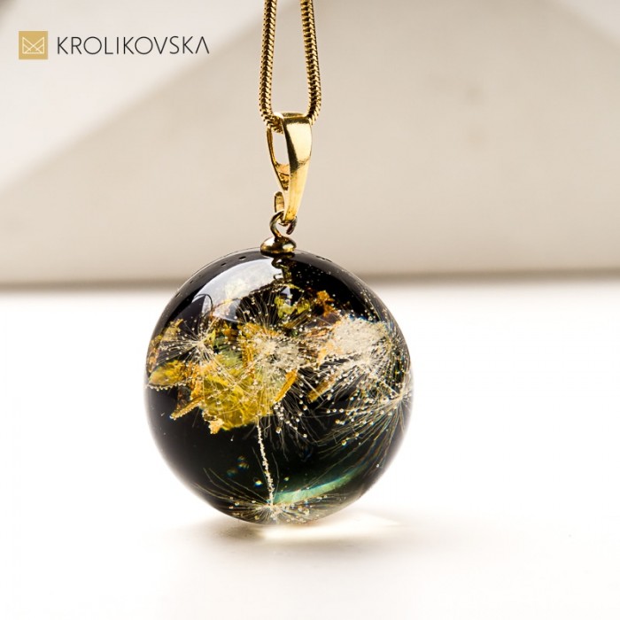 Naszyjnik z żywicy z motywem dmuchawca – unikatowa biżuteria ręcznie robiona