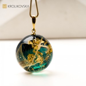 Naszyjnik z żywicy z motywem dmuchawca – biżuteria artystyczna Krolikovska
