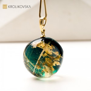 Naszyjnik z żywicy z motywem dmuchawca – biżuteria artystyczna Krolikovska