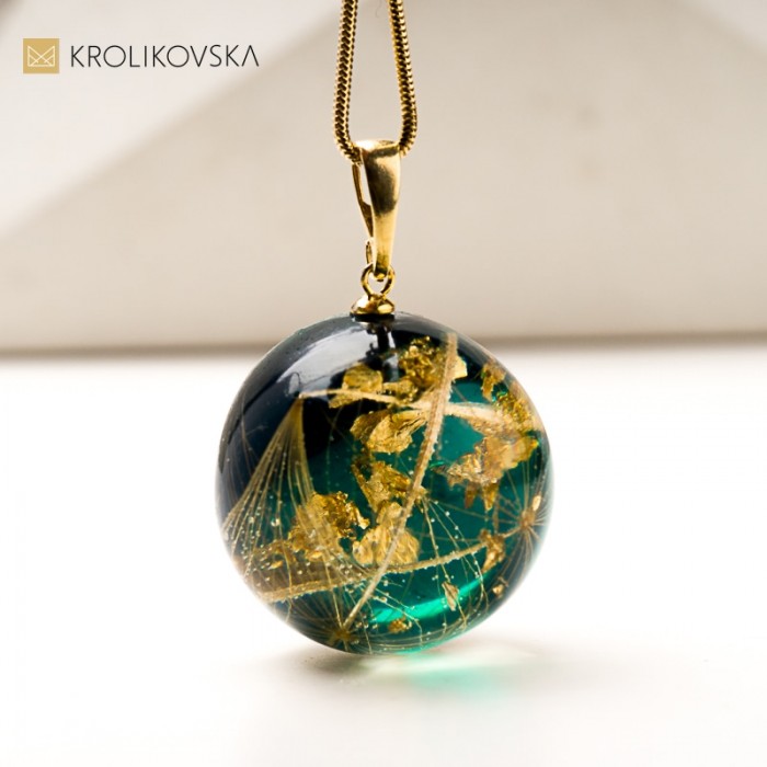 Naszyjnik z żywicy z motywem dmuchawca – biżuteria artystyczna Krolikovska