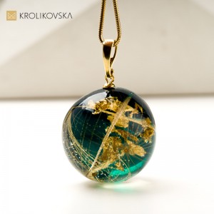 Naszyjnik z żywicy z motywem dmuchawca – biżuteria artystyczna Krolikovska