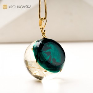 Naszyjnik z żywicy z motywem dmuchawca – biżuteria artystyczna Krolikovska