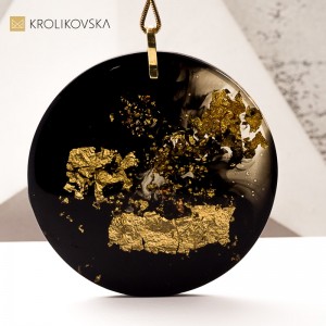 Naszyjnik handmade z żywicy – subtelna elegancja Krolikovska.
