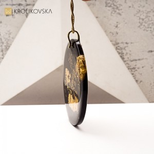 Naszyjnik handmade z żywicy – subtelna elegancja Krolikovska.