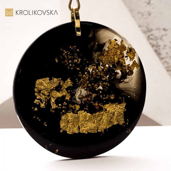 Naszyjnik handmade z żywicy – subtelna elegancja Krolikovska.