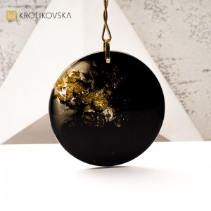 Naszyjnik handmade z żywicy – subtelna elegancja Krolikovska.
