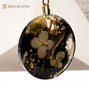 Delikatny naszyjnik handmade – kobiecy detal.