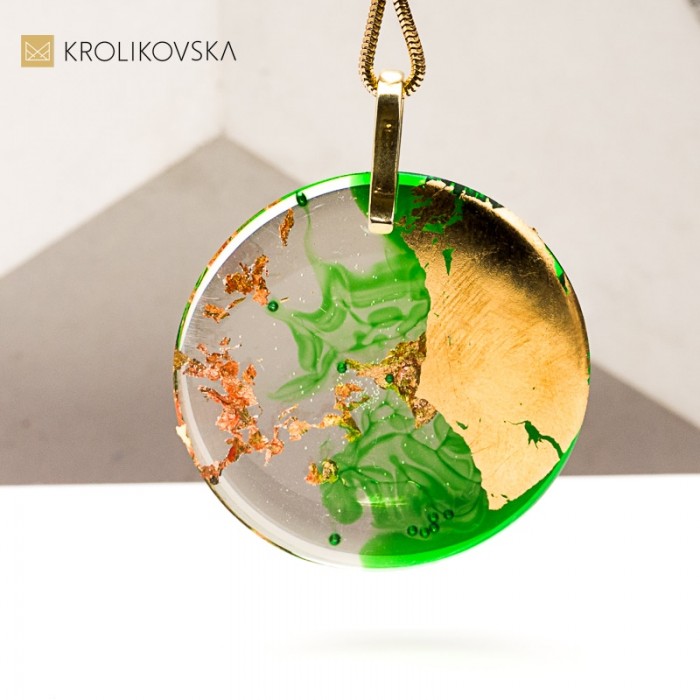 Ekskluzywny naszyjnik artystyczny z żywicy – unikatowy design.