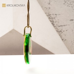 Ekskluzywny naszyjnik artystyczny z żywicy – unikatowy design.