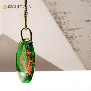 Ekskluzywny naszyjnik artystyczny z żywicy – unikatowy design.