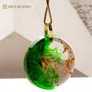 Ekskluzywny naszyjnik artystyczny z żywicy – unikatowy design.