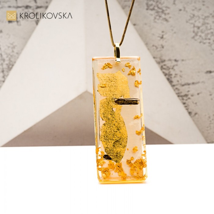 Naszyjnik handmade z żywicy – elegancja i prostota.