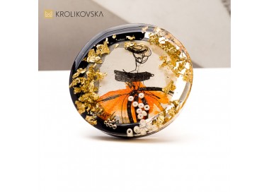 Artystyczny pierścionek z żywicy i tuszu – unikalna biżuteria Królikovska