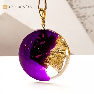 Naszyjnik boho z żywicy – biżuteria artystyczna handmade.