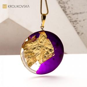 Naszyjnik boho z żywicy – biżuteria artystyczna handmade.