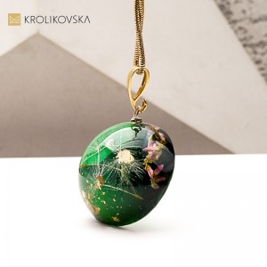 Artystyczny naszyjnik handmade z żywicy – elegancki upominek urodzinowy.