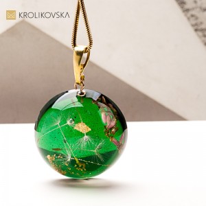Artystyczny naszyjnik handmade z żywicy – elegancki upominek urodzinowy.