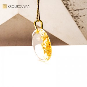 Naszyjnik handmade z grafiką – biżuteria dla niej.