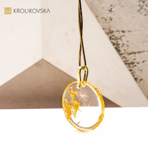 Naszyjnik handmade z grafiką – biżuteria dla niej.