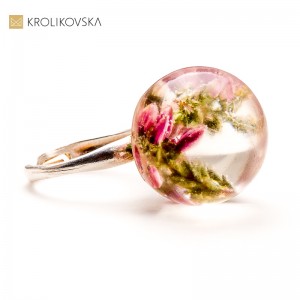 Pierścionek handmade z żywicy – wyjątkowy upominek dla mamy.