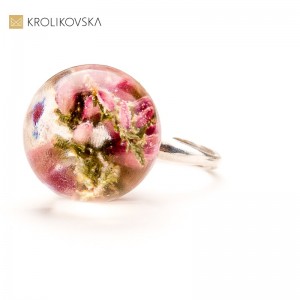 Pierścionek handmade z żywicy – wyjątkowy upominek dla mamy.