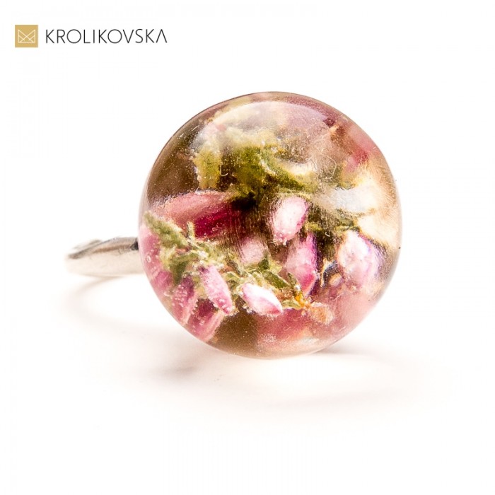 Pierścionek handmade z żywicy – wyjątkowy upominek dla mamy.