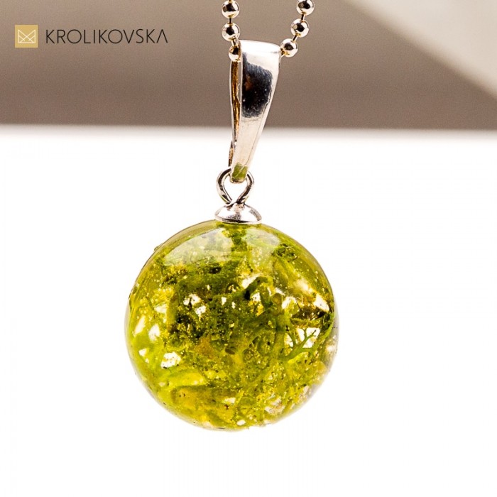 Naszyjnik handmade z żywicy – biżuteria artystyczna pod choinkę.