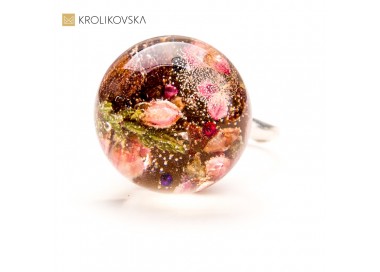 Pierścionek kwiatami – elegancki prezent dla mamy.