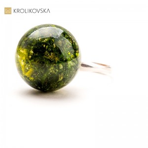 Pierścionek z żywicy – elegancki prezent jubileuszowy.